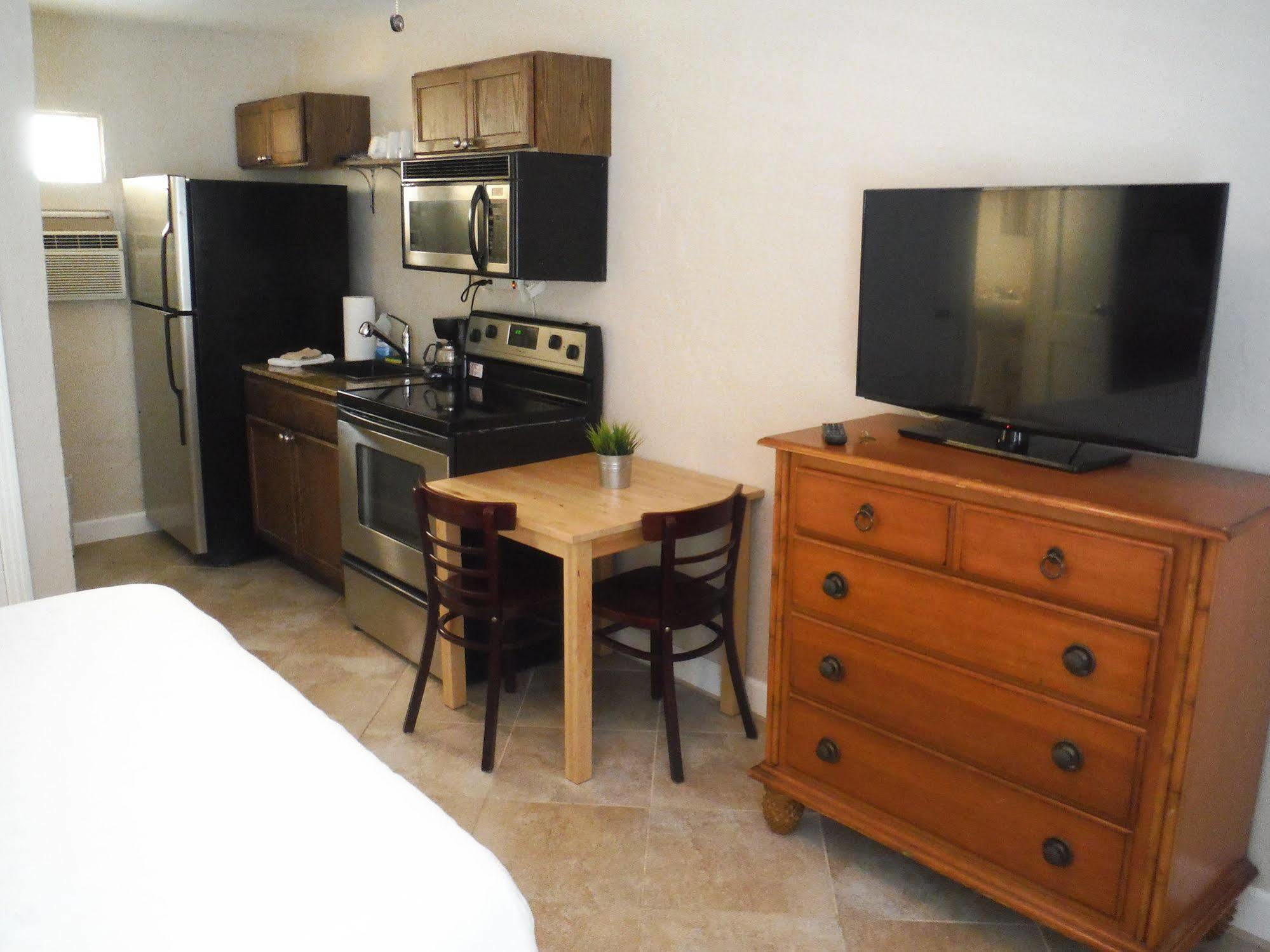 טראז'ור איילנד Lorelei Resort Motel מראה חיצוני תמונה